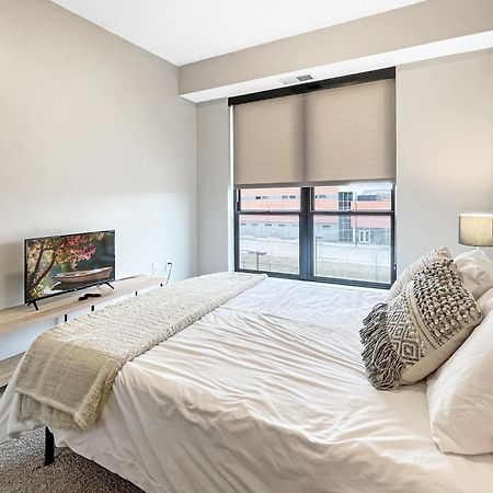 Large Downtown 2Br -Hot Tub-Downtown! Apartment ดิมอยน์ ภายนอก รูปภาพ