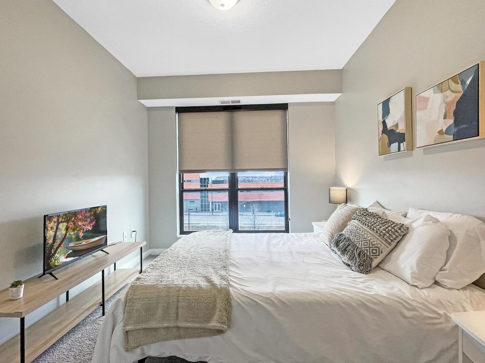 Large Downtown 2Br -Hot Tub-Downtown! Apartment ดิมอยน์ ภายนอก รูปภาพ