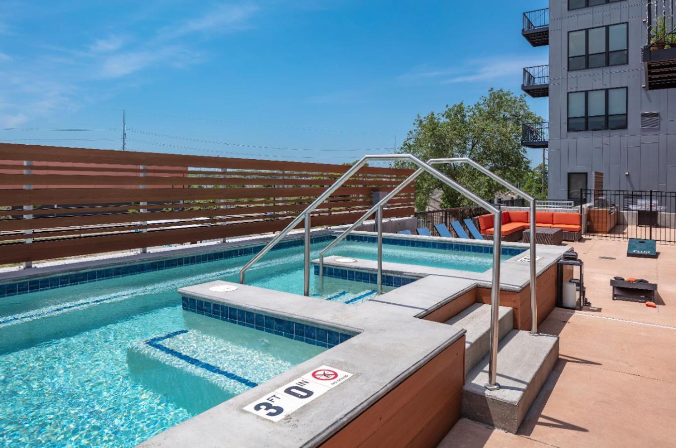 Large Downtown 2Br -Hot Tub-Downtown! Apartment ดิมอยน์ ภายนอก รูปภาพ